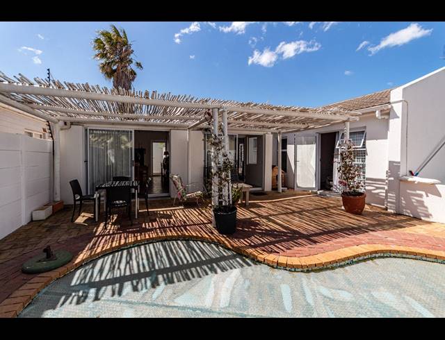 3 BEDROOM HOUSE FOR SALE IN WEST BEACH